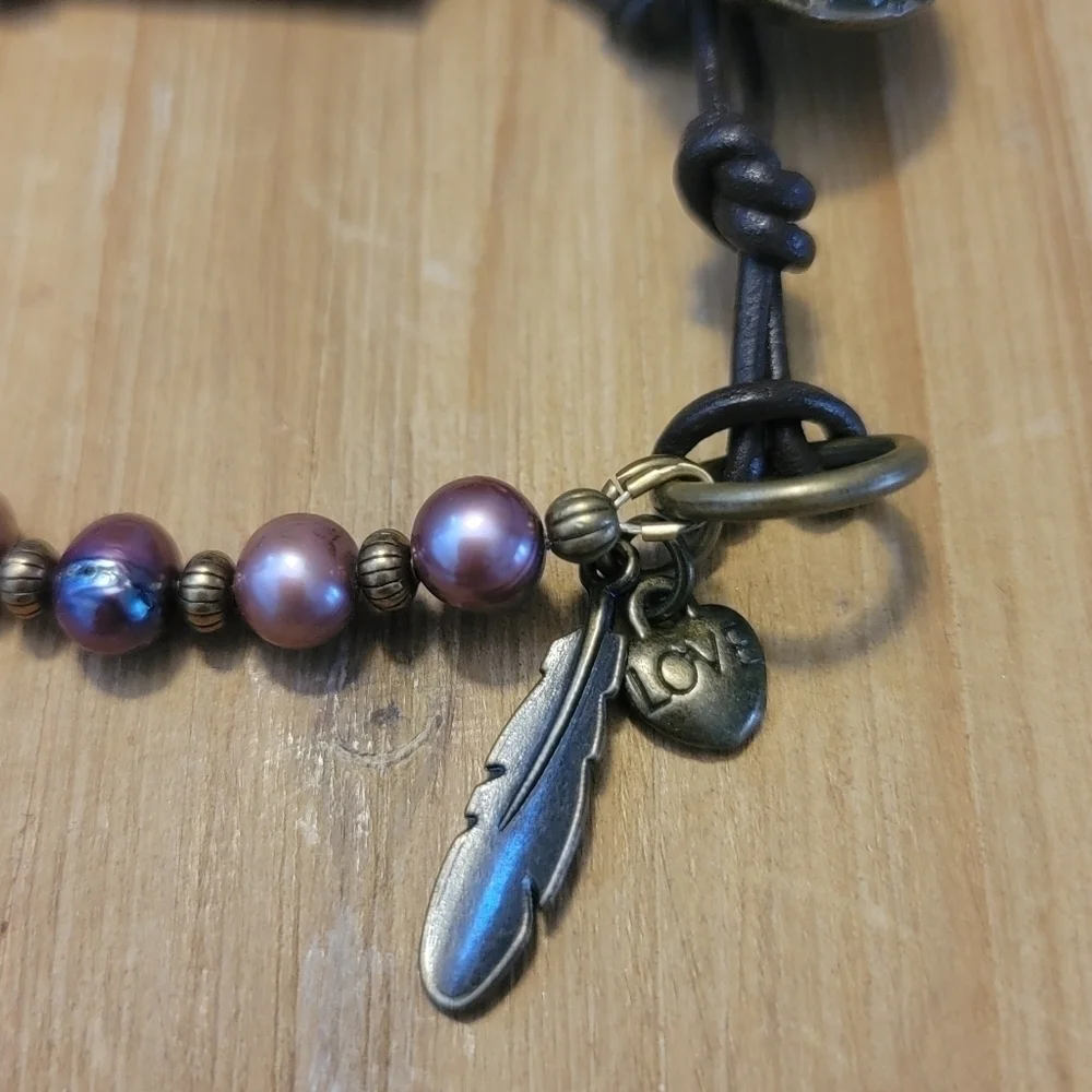 NEW Amalie Peters Brown Leather Burgundy Pearl Button Feather Boho Bracelet - Picture 2 of 9